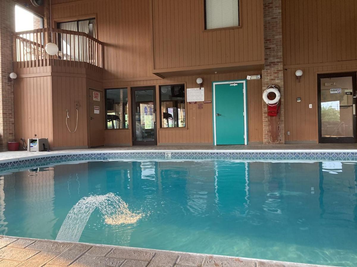 Royal Inn Suites Huntington Exteriör bild