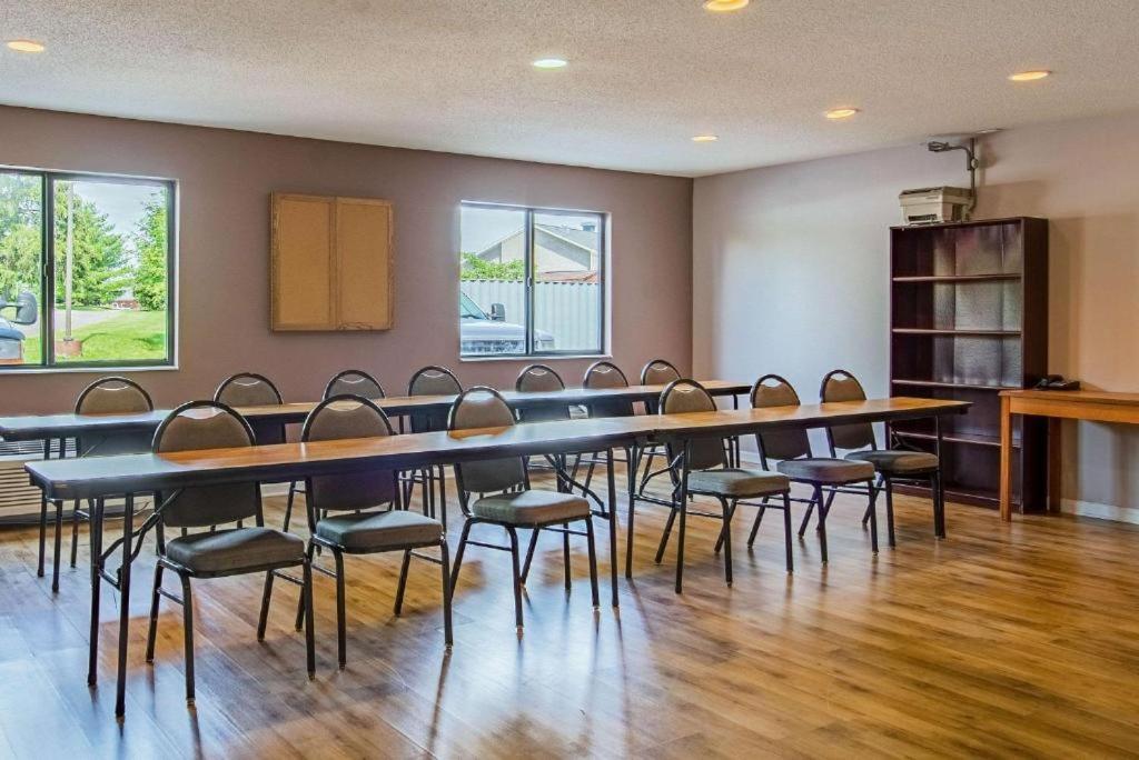 Royal Inn Suites Huntington Exteriör bild