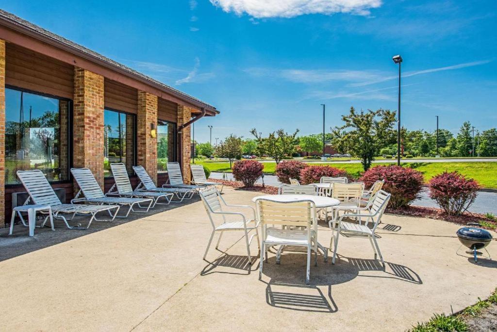 Royal Inn Suites Huntington Exteriör bild