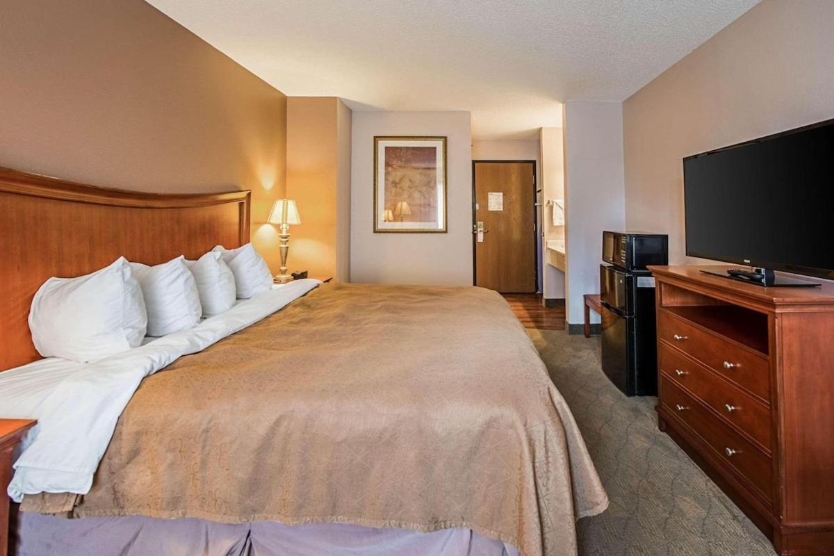 Royal Inn Suites Huntington Exteriör bild