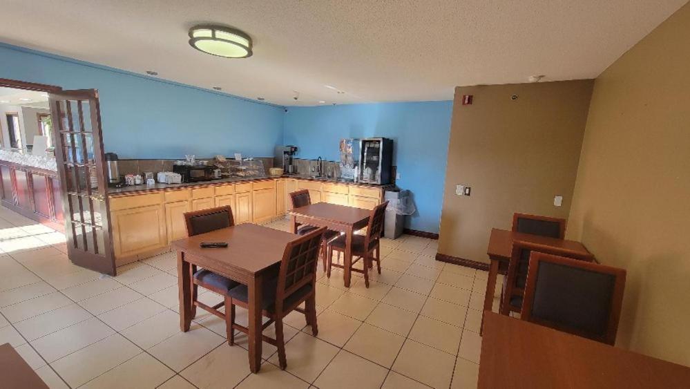 Royal Inn Suites Huntington Exteriör bild
