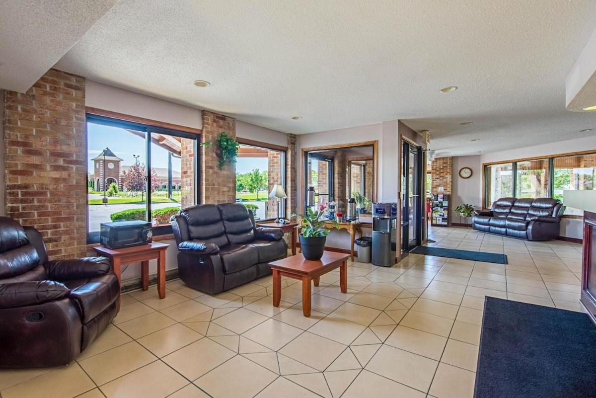 Royal Inn Suites Huntington Exteriör bild
