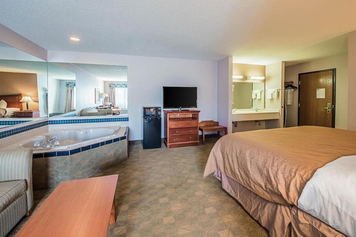 Royal Inn Suites Huntington Exteriör bild